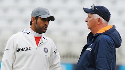 Duncan Fletcher (r) in discussion with MS Dhoni.