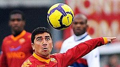 David Pizarro, right, is hoping to return to the Chile national team for the World Cup in South Africa.