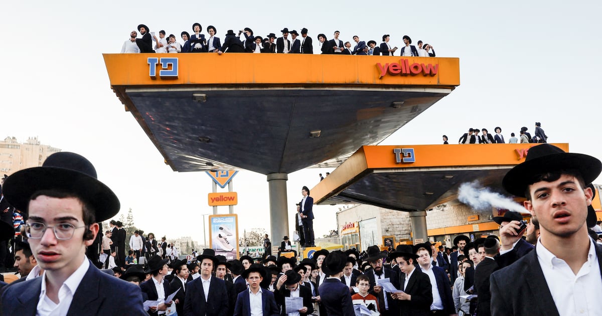 200,000 Ultra-Orthodox Jews Paralyze Jerusalem Protesting Israeli Military Conscription