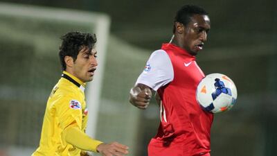 Iran's Sepahan Shojae Khalilzadeh, left, fights for the ball against Al Ahli's Ahmed Khalil during their Asian Champions League group D football match at the Foolad Shahr Stadium in Isfahan, on March 19, 2014. Khalil scored and Al Ahli won 2-1. AFP PHOTO/STR