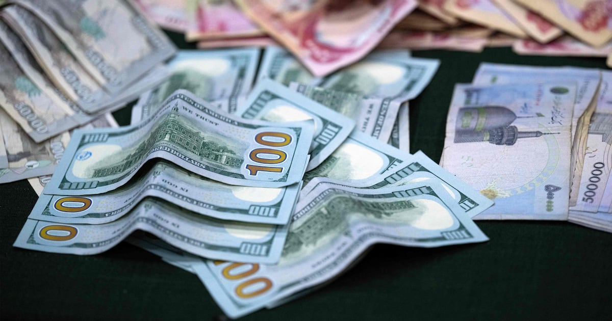 Iraq weakens dinar to fund salaries as oil-dollar squeeze deepens — Photo: The National — Business