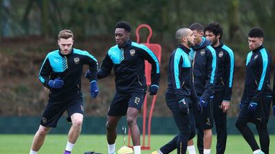 ST ALBANS, ENGLAND - FEBRUARY 22: Calum Chambers (L) and Danny Welbeck warm up with team mates during the Arsenal training session ahead of the UEFA Champions League match against Barcelona at London Colney on February 22, 2016 in St Albans, United Kingdom. (Photo by Matthew Lewis/Getty Images)