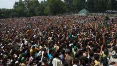 Nearly 500,000 people assembled in Srinagar's main park during a massive independence rally.