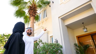 Tenants must allow the landlord access to the property for selling, provided the visits are by prior agreement and at reasonable times. Getty Images