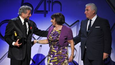 Tony Bennett and the parents of the late Amy Winehouse, Mitch and Janis Winehouse, accept the Grammy for Best Pop Duo/Group Performance in Los Angeles, February 2012. AFP
