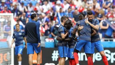 France players warm up ahead the Euro 2016 round of 16 football match between France and Republic of Ireland. Valery Hache / AFP