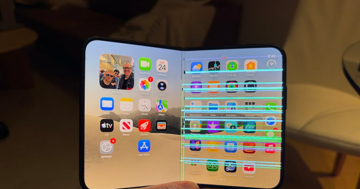 Apple to replace iPhone Duos with damaged screens but does not explain fault