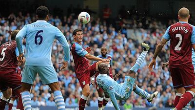 The enigmatic Mario Balotelli scores with an acrobatic volley in Manchester City's 4-1 win against Aston Villa. Michael Regan / Getty Images