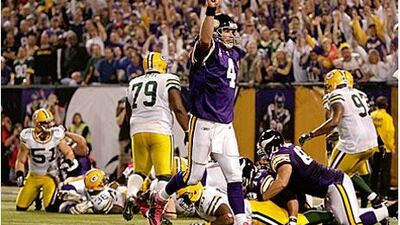 Brett Favre celebrates after throwing one of three touchdown passes against the Packers.