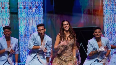 Actress Kriti Sanon performed retro Bollywood hits