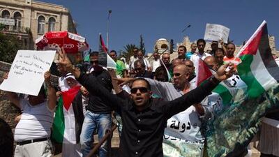 Palestinians take part in a rally today near Damascus Gate in Jerusalem's Old City in support of Palestinian president Mahmoud Abbas's bid for statehood recognition in the United Nations.