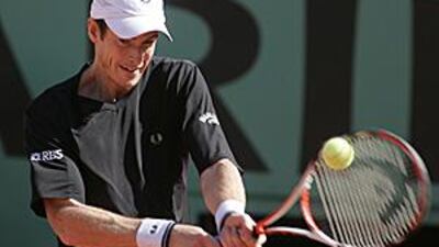 Andy Murray struggles to return a Fernando Gonzalez screamer in the quarter-finals of the French Open.