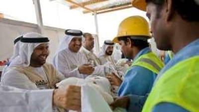 The Red Crescent joins forces with the Ministry of Labour to distribute T-shirts, food and water to construction workers.