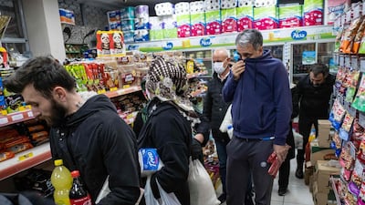People shop for supplies shortly before a two-day lockdown began in Istanbul and other Turkish cities on April 10, 2020. AFP