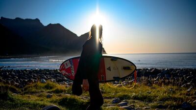 Surfer walks on the beach in Unstad, Lofoten Islands, beyond Arctic Circle, on September 24, 2019, prior the Lofoten Masters, the most northern Surfing contest in the World. / AFP / Olivier MORIN