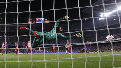 Atletico Madrid goalkeeper Miguel Angel Moya dives after the ball. Manu Fernandez / AP