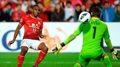 Guangzhou Evergrande striker Muriqui, left, scores the Chinese club's winenrs against Australia's Central Coast Mariners. William West / AFP