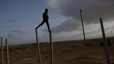 Opposition troops take positions as they push west outside of Ras Lanuf after taking the city back from troops loyal to Qaddafi in Ras Lanuf, in Eastern Libya, 2011. Courtesy Lynsey Addario
