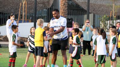A Speranza 22 player oversees the training session.