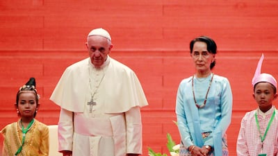 Myanmar leader Aung San Suu Kyi and Pope Francis pose for the media in Naypyitaw on November 28, 2017. Aung Shine Oo / AP