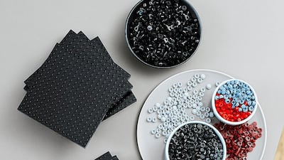 The new sets come with a black canvas (or in this case, small interlinking base plates) that use Lego tiles. Lego