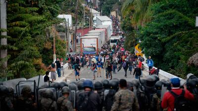 Security forces block migrants who arrived in caravan from Honduras on their way to the United States, in Vado Hondo, Guatemala. AFP