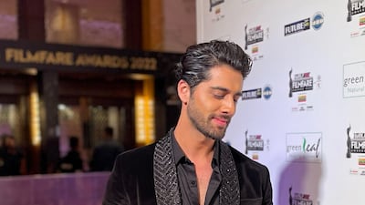 Ehan Bhat with his Best Debut (Male) award for his role in '99 Songs'. Photo: Instagram / ehanbhat