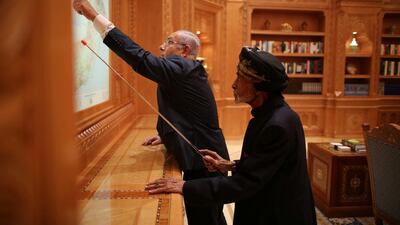 Sultan Qaboos looks at maps with Mr. Netanyahu in Muscat. Reuters