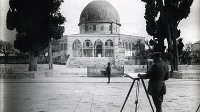 James McBey sketching in Jerusalem in 1918. Photo: Lowell Thomas Papers, Archives & Special Collections, Marist College