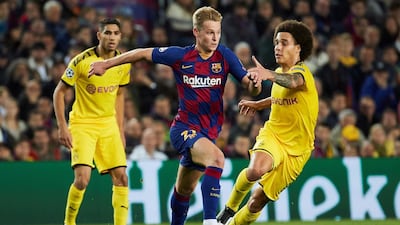Barcelona's Frenkie de Jong, centre. EPA