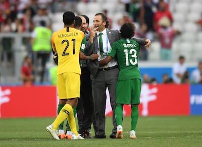 By looking at the photo, it looks like Juan Antonio Pizzi has established a relationship with the players. Shaun Botterill / Getty Images