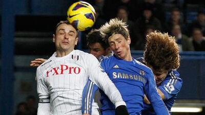 Dimitar Berbatov and Fernando Torrez challenge for the ball during Chelsea's 0-0 draw with Fulham.
