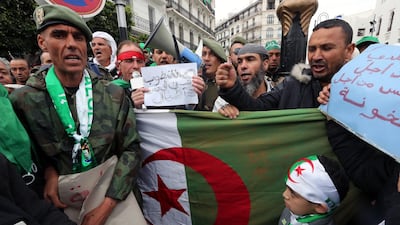 Algerians protest for the departure of the entire regime.