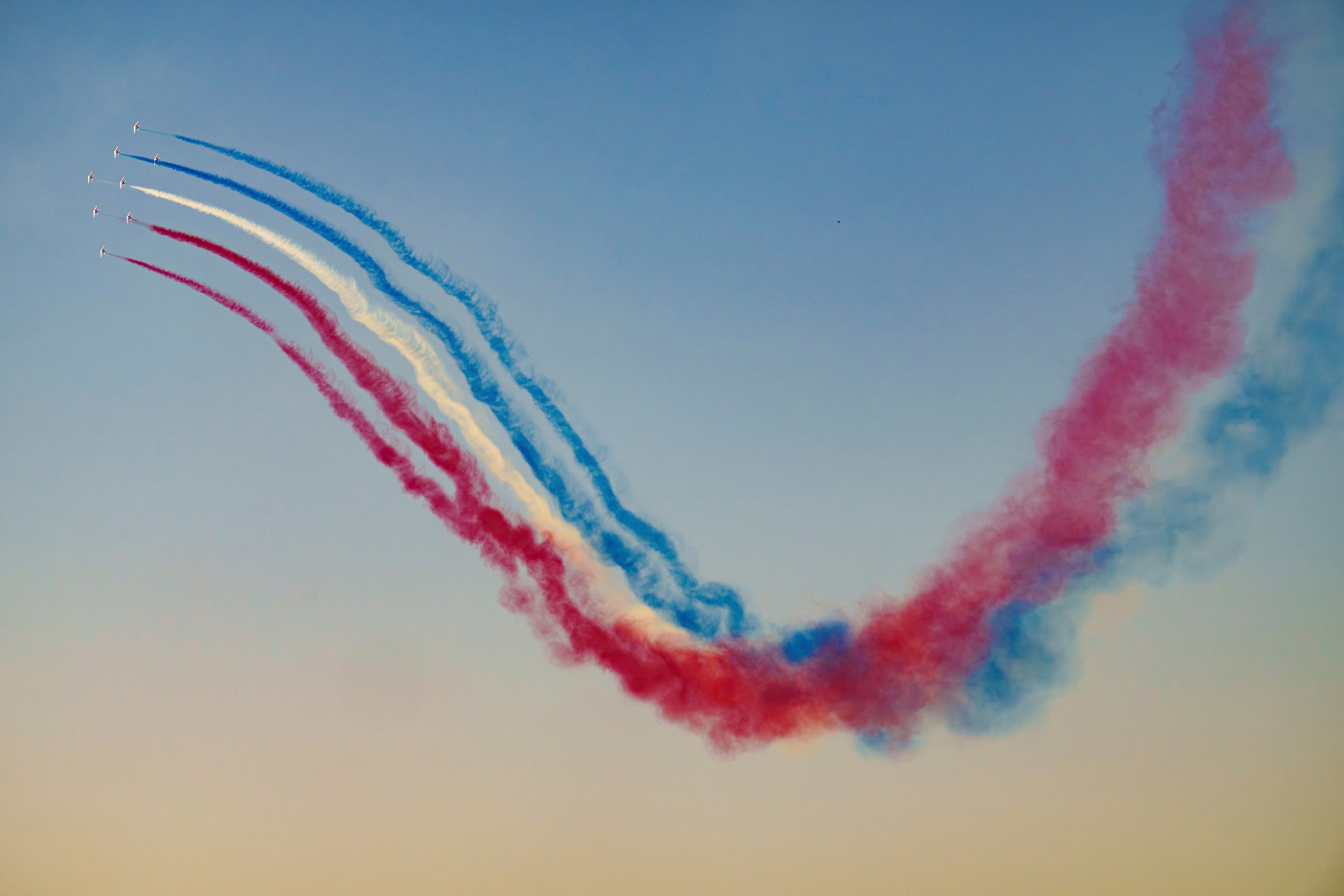 Best photos of August 31: Trail run in Aceh to air show in Bucharest ...