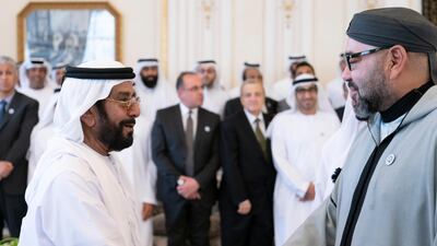 Sheikh Tahnoon bin Mohammed, Ruler's Representative in Al Ain Region, greets King Mohammed VI. Rashed Al Mansoori / Crown Prince Court - Abu Dhabi