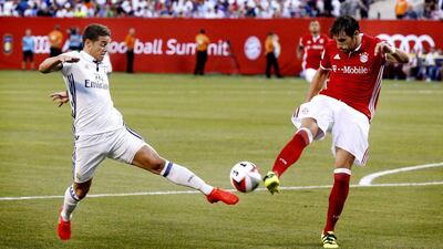 Real Madrid midfielder Toni Kroos (L) and Bayern Munich midfielder Javi Martinez (R) vie for the ball during the first half of the International Champions Cup match between FC Bayern Munich and Real Madrid at MetLife Stadium in East Rutherford, New Jersey, USA, 03 August 2016. Justin Lane / EPA
