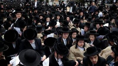 Thousands of ultra-Orthodox Jews pray early morning in the Sabbath Square at the heart of the Jewish neighbourhood in Jerusalem on June 25, 2012 during a protest against the replacement to the Tal Law, that exempts ultra-Orthodox Yeshiva students from mandatory military service. AFP