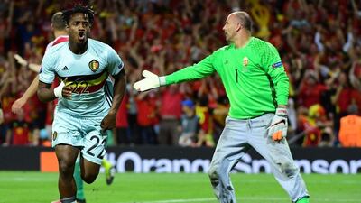 Belgium's forward Michy Batshuayi, left, elebrates after scoring his team's second goal during the Euro 2016 round of 16 football match between Hungary and Belgium at the Stadium Municipal in Toulouse on June 26, 2016. (AFP/EMMANUEL DUNAND)
