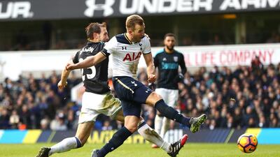 Harry Kane of Tottenham Hotspur, right. Clive Rose / Getty Images