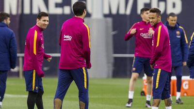 epa05239438 FC Barcelona’s Argentinian striker Lionel Messi (L), Uruguayan Luis Suarez (C) and Brazilian Neymar (R) attend to the team’s training session held at Joan Gamper Sports City in Sant Joan Despi, Catalonia, Spain, 01 April 2016. FC Barcelona will face Real Madrid in a Spanish La Liga ‘Clasico’ football match the upcoming 02 April. EPA/QUIQUE GARCIA