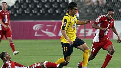 Ehsan Haji Safi, of Sepahan, centre, is challenged by Al Jazira’s Ahmed Jumaa, right, and Yasser Matar in Abu Dhabi last night.