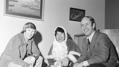 Colin Bell, Jimmy Tarbuck and Bobby Charlton pose with some turkeys, 23rd December 1971. Getty Images