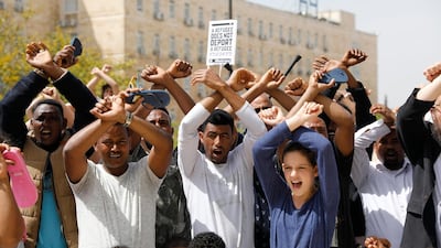 African asylum seekers and Israelis protest against the African asylum seekers deportation, in front of the Prime Minister's Office in Jerusalem. Abir Sultan / EPA