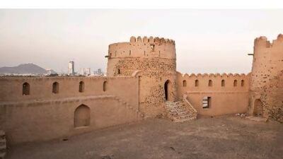 Fujairah fort changes colour between deep orange and light brown depending on the position of the sun.