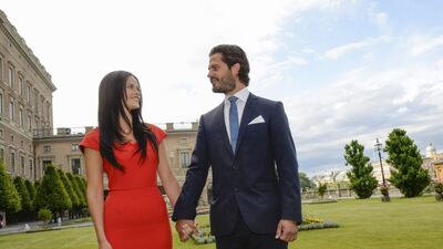 Sweden’s Prince Carl Philip (R) and Sofia Hellqvist look at each other during their news conference where they announced their engagement at Stockholm Palace, June 27, 2014. Prince Carl Philip, third in line to the throne of Sweden, will marry his longtime girlfriend, 29-year-old former model Hellqvist, the royal court said on Friday. “The wedding date has not yet been decided but it is planned to take place during the summer of 2015,” it announced in a statement. Reuters