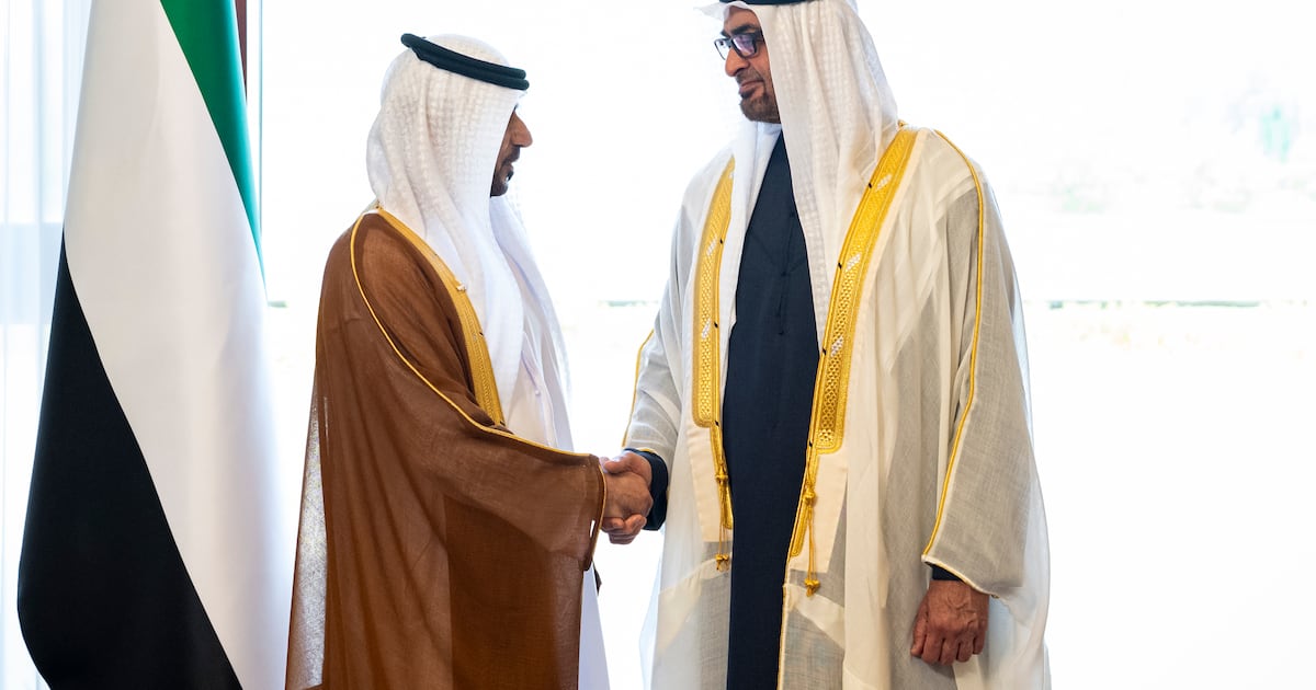Präsident Scheich Mohammed stellt nach der Begrüßung neuer emiratischer ...