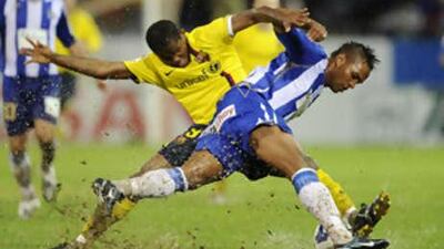 A skilful Barcelona side lorded over Malaga during a rainy affair to win 4-1 on Saturday.