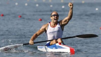 Tim Brabants of Britain celebrates winning his men's kayak single K1 1,000m final of the Beijing 2008 Olympic Games at Shunyi Olympic Rowing-Canoeing Park north of Beijing, August 22 2008.