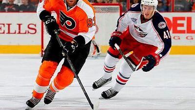 Jakub Voracek, left, of the Philadelphia Flyers takes the puck as Alexander Wennberg of the Columbus Blue Jackets defends on November 22, 2014 at the Wells Fargo Center in Philadelphia, Pennsylvania. Elsa/Getty Images/AFP