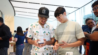 Customers compare Apple devices